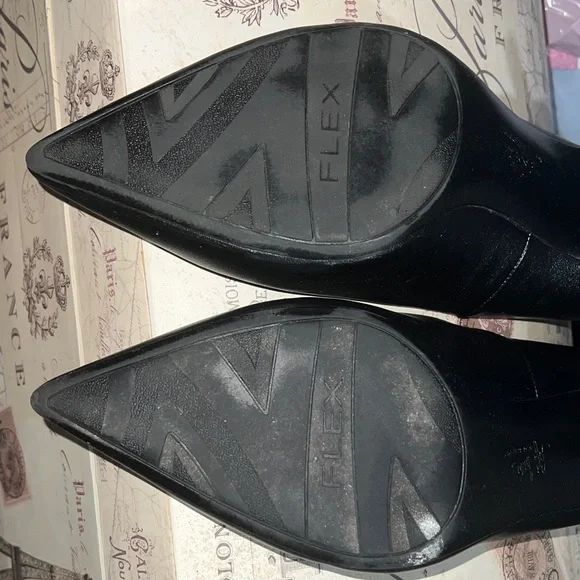 Life Stride Black Pointed Toe kitten heels - Picture 5 of 5